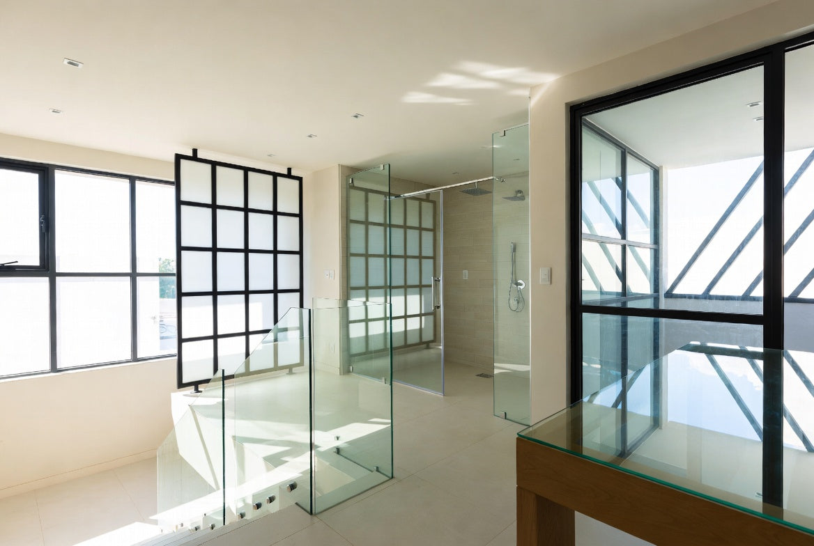 How to Store Glass Correctly So It Arrives in One Piece — and Stays That Way
